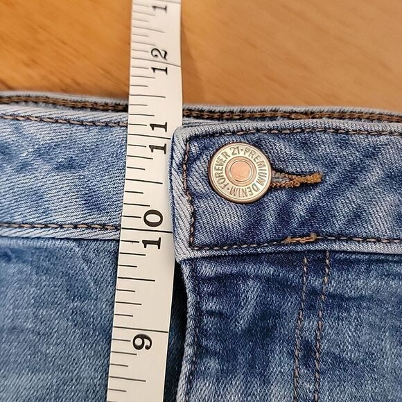 Forever 21 destructed floral jeans Size 31 - Picture 13 of 14